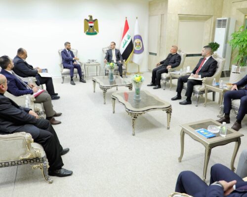 مدير عام البلديات العامة يشارك في اجتماع الهيأة العليا للتنسيق بين المحافظات لبحث حل إشكاليات تطبيق قرار تمليك الأراضي في النجف الأشرف