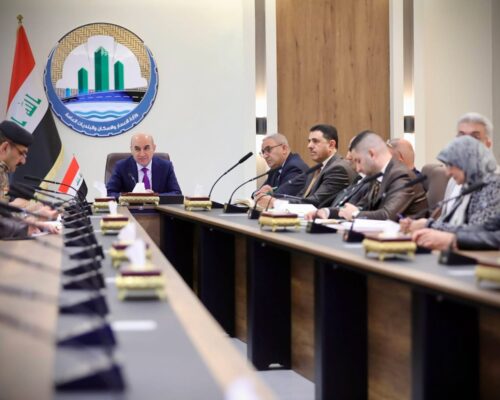 مدير عام البلديات يشارك في اجتماع لبحث مشروع مركز ادارة بيانات الأراضي