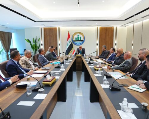 مدير عام البلديات العامة يشارك في اجتماع ترأسه وزير الإعمار والاسكان لمتابعة مشاريع الوزارة في محافظة ميسان